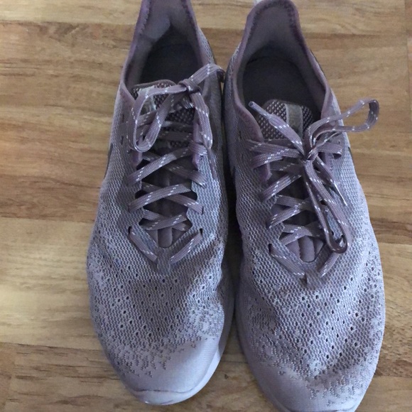 NIKE Air Max - Picture 2 of 5